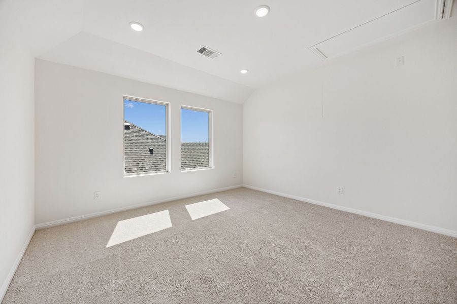 Spacious, unfurnished interior of a new home in Riviera Pines, Huffman (Image 26).