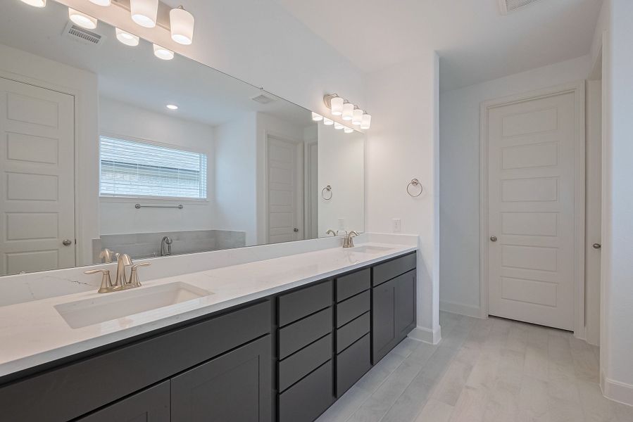 Representative furnished interior of a home built from the Floor Plan 2620 by Colina Homes in Woodland Lakes, Huffman (Image 33). Representative furnished interior of a home built from the Floor Plan 2620 by Colina Homes in Woodland Lakes, Huffman (Image 33).