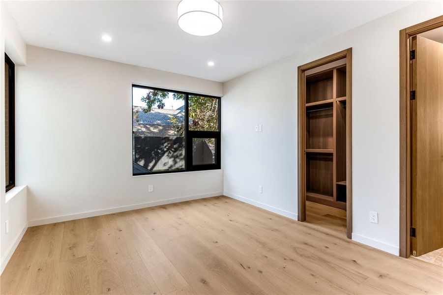 Spacious, unfurnished interior of a new home in , Dallas (Image 10).