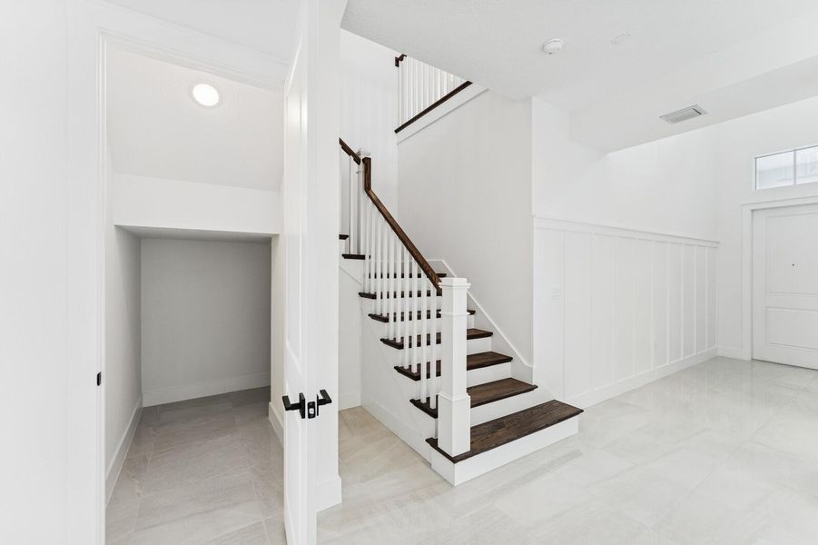 Spacious, unfurnished interior of a new home in , Stuart (Image 43).