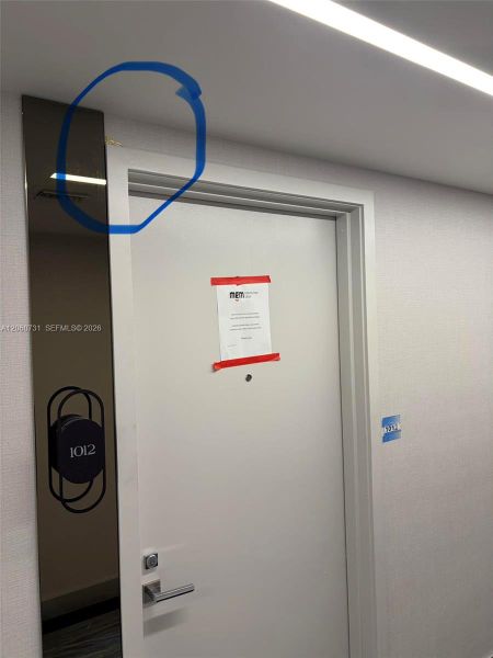 If the unit is close use the key above...Pls leave it there after the showing, Tks.