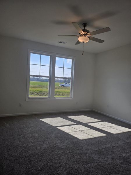 Spacious, unfurnished interior of a new home in Edgefield, Loris (Image 13).