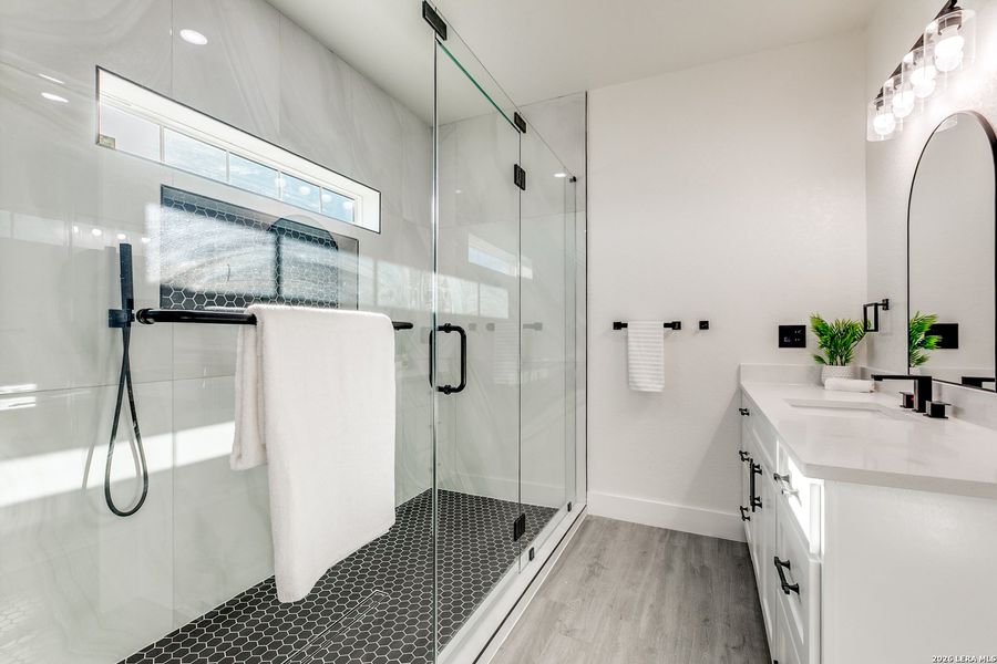 Furnished interior view inside a new home in , Atascosa (Image 10).