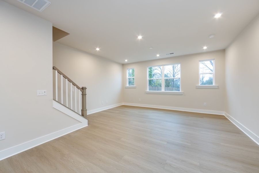 Spacious, unfurnished interior of a new home in Context at Oakhurst, Charlotte (Image 22).
