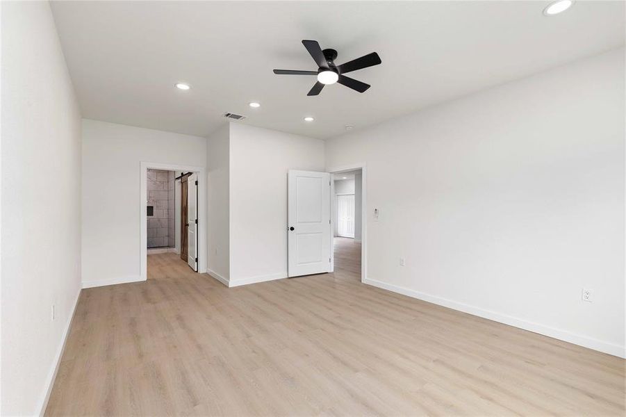 Spacious, unfurnished interior of a new home in , Brownwood (Image 13).