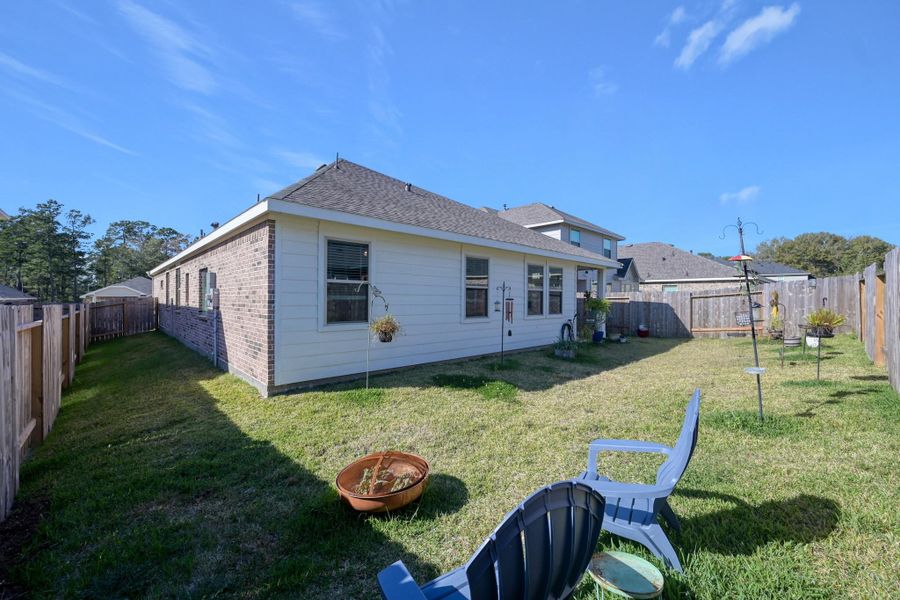 Exterior details and patio area of a home in Glen Oaks, Magnolia (Image 27).