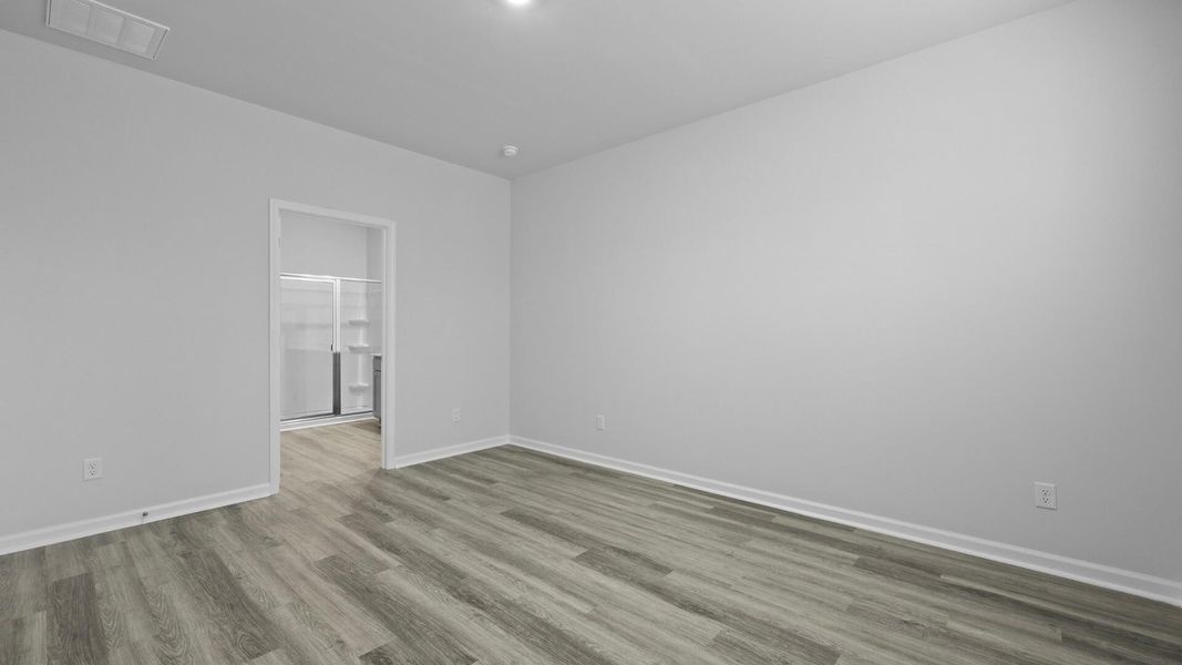 Spacious, unfurnished interior of a new home in Carolina Groves, Moncks Corner (Image 24).