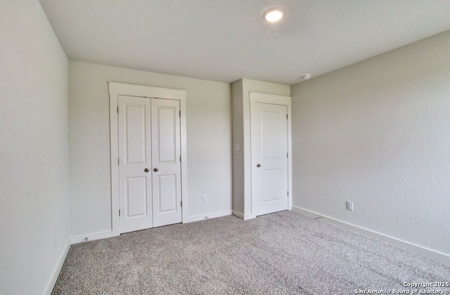 Spacious, unfurnished interior of a new home in Cloud Country, New Braunfels (Image 14).