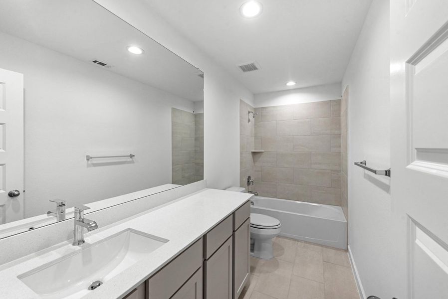 Furnished interior view inside a new home in Grand Mason Crossing, Katy (Image 10).