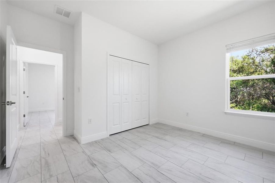 Spacious, unfurnished interior of a new home in , Ocala (Image 29).