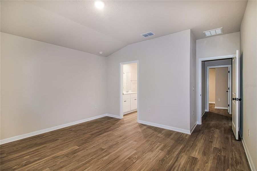 Spacious, unfurnished interior of a new home in , Ocala (Image 15).
