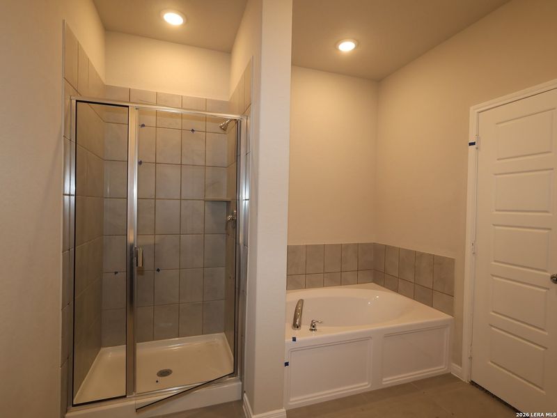 Furnished interior view inside a new home in Agave, San Antonio (Image 14).