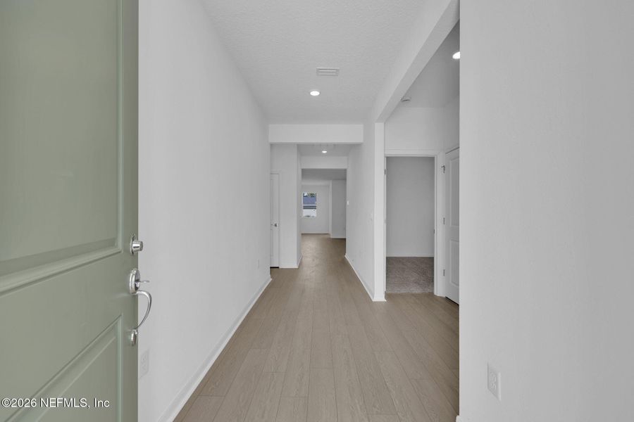 Spacious, unfurnished interior of a new home in Hyland Trail, Green Cove Springs (Image 15).