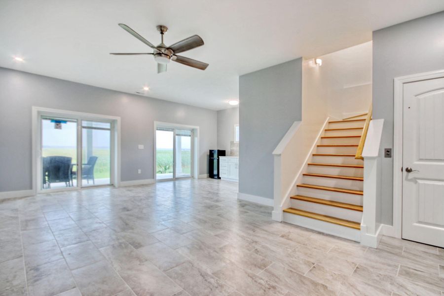 Spacious, unfurnished interior of a new home in , Georgetown (Image 39).