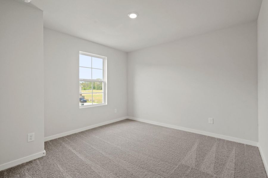 Spacious, unfurnished interior of a new home in Sherwood Glen, Conroe (Image 10).