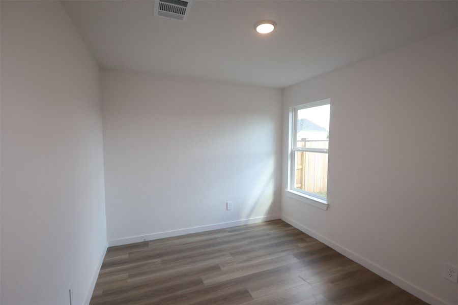 Spacious, unfurnished interior of a new home in Lone Star Landing, Montgomery (Image 24).