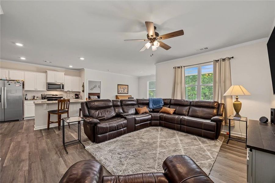 Furnished interior view inside a new home in Lost Creek, Dallas (Image 8). Furnished interior view inside a new home in Lost Creek, Dallas (Image 8).