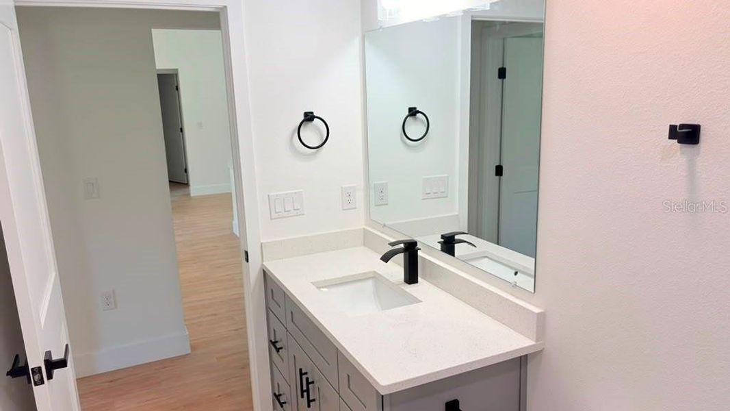 Furnished interior view inside a new home in , Ocklawaha (Image 5).