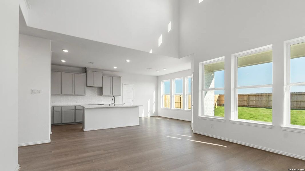 Spacious, unfurnished interior of a new home in Veranda, San Antonio (Image 9).