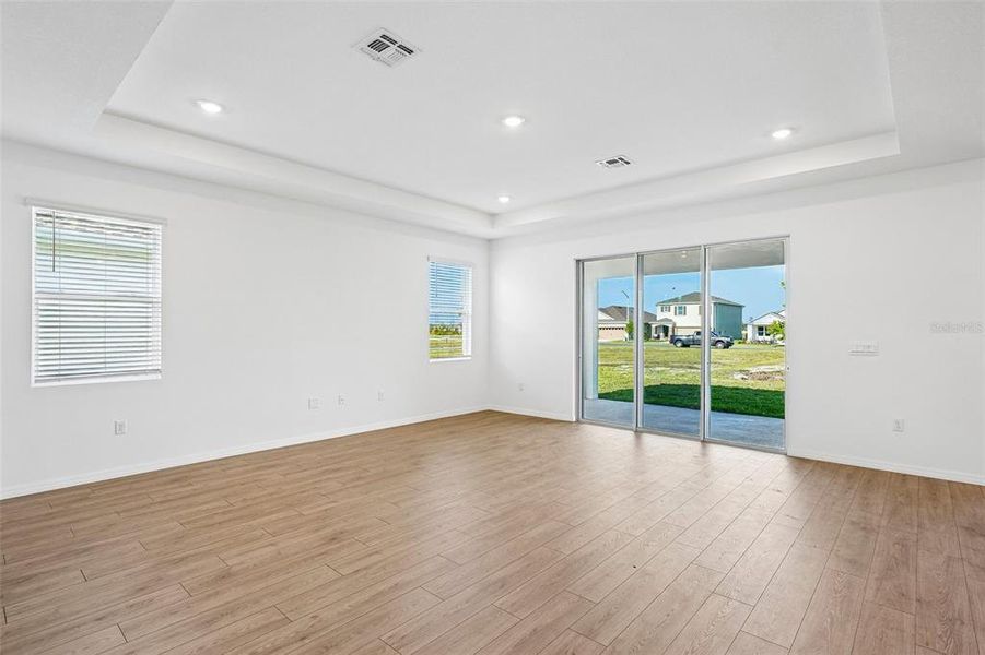 Spacious, unfurnished interior of a new home in , Lakeland (Image 33).