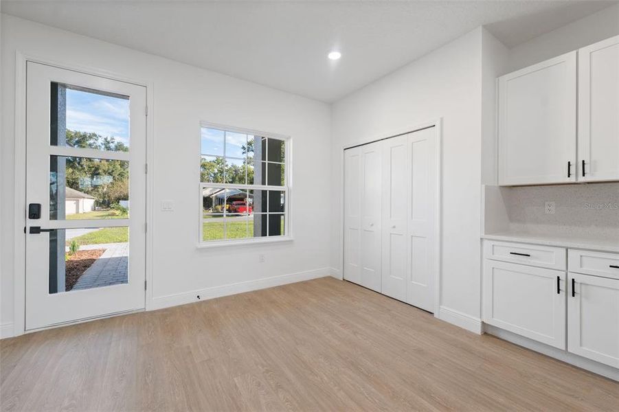 Spacious, unfurnished interior of a new home in , Ocala (Image 15).