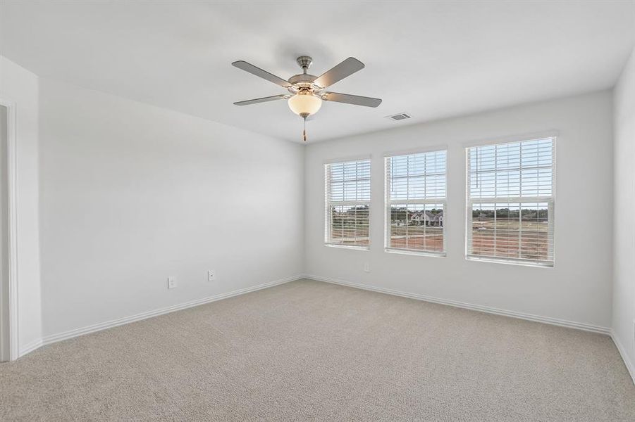 Spacious, unfurnished interior of a new home in Oak Ridge Park, Corinth (Image 32).
