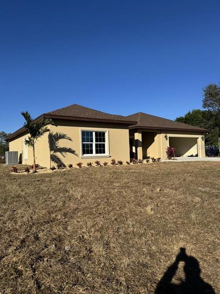 Exterior details and patio area of a home in , Okeechobee (Image 27).
