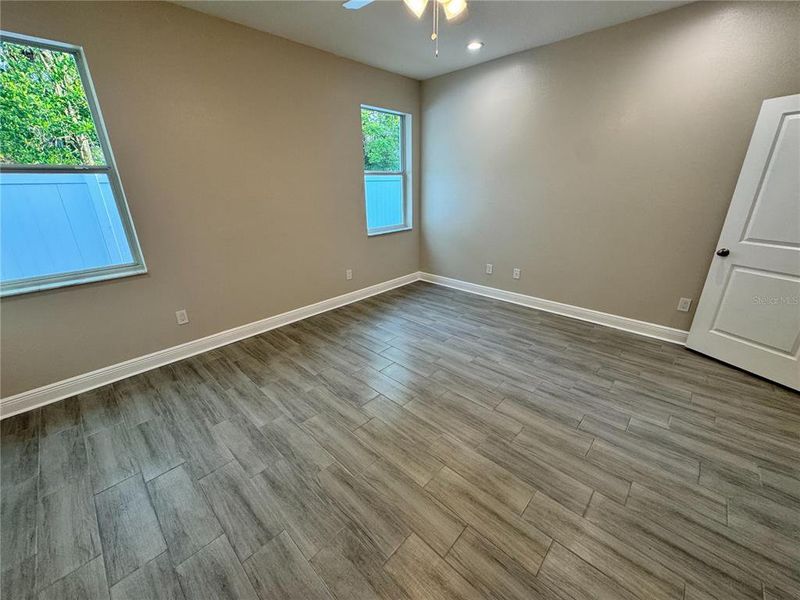 Spacious, unfurnished interior of a new home in , Dade City (Image 40).