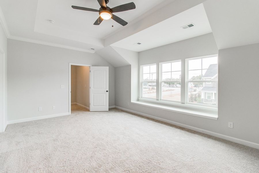Spacious, unfurnished interior of a new home in Hendrix Farms, Lexington (Image 25).