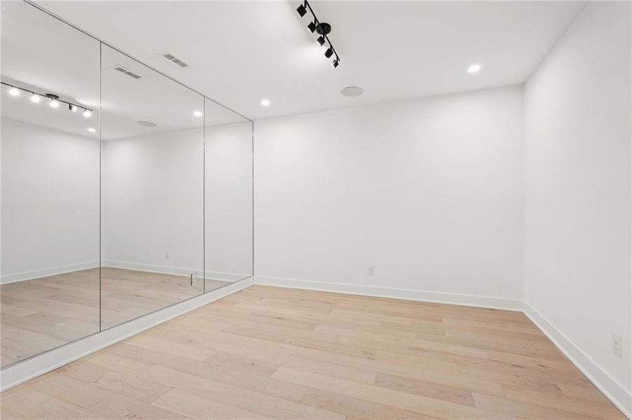 Spacious, unfurnished interior of a new home in , Roswell (Image 29).