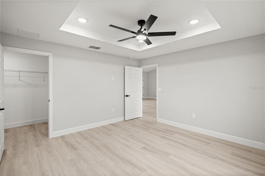 Spacious, unfurnished interior of a new home in , Ocala (Image 11).