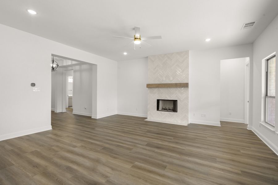 Spacious, unfurnished interior of a new home in Ridgepoint, Midlothian (Image 22).