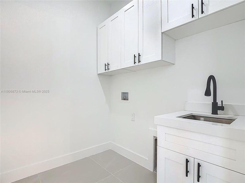 Furnished interior view inside a new home in , Lehigh Acres (Image 13).