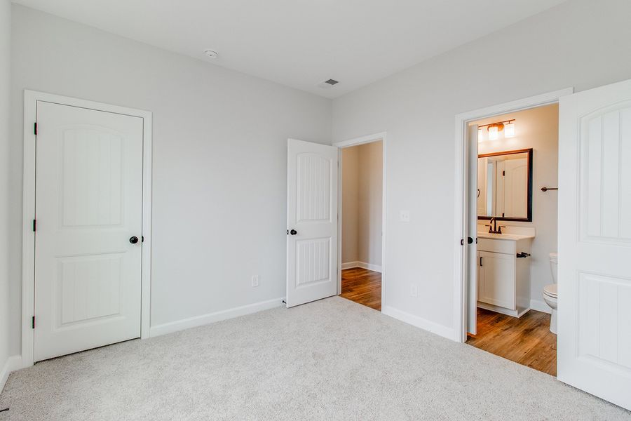 Spacious, unfurnished interior of a new home in Hendrix Farms, Lexington (Image 22).