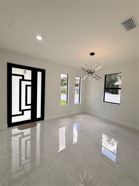 Spacious, unfurnished interior of a new home in , Tampa (Image 15).