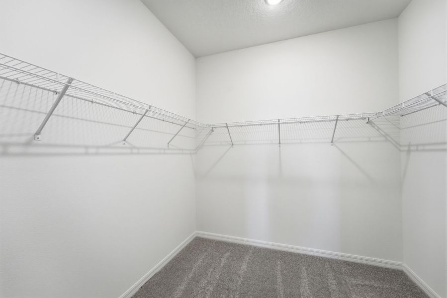 Representative unfurnished interior of a home built from the Haven by Risewell Homes in Cypress Bluff, Groveland (Image 22).