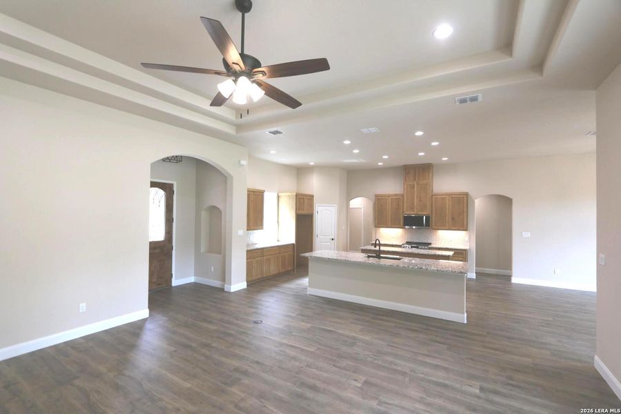 Spacious, unfurnished interior of a new home in , Floresville (Image 32).