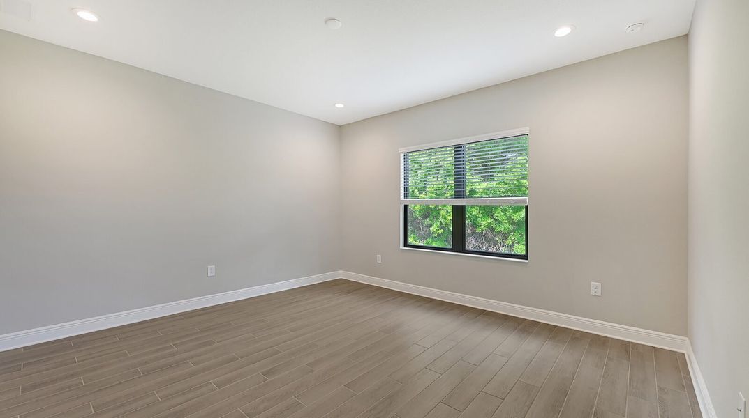 Spacious, unfurnished interior of a new home in Boca Royale Golf and Country Club at Wellen Park, Englewood (Image 30).