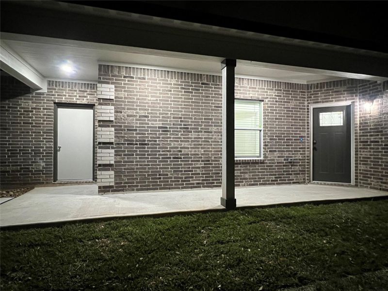 Exterior details and patio area of a home in , Richmond (Image 4).