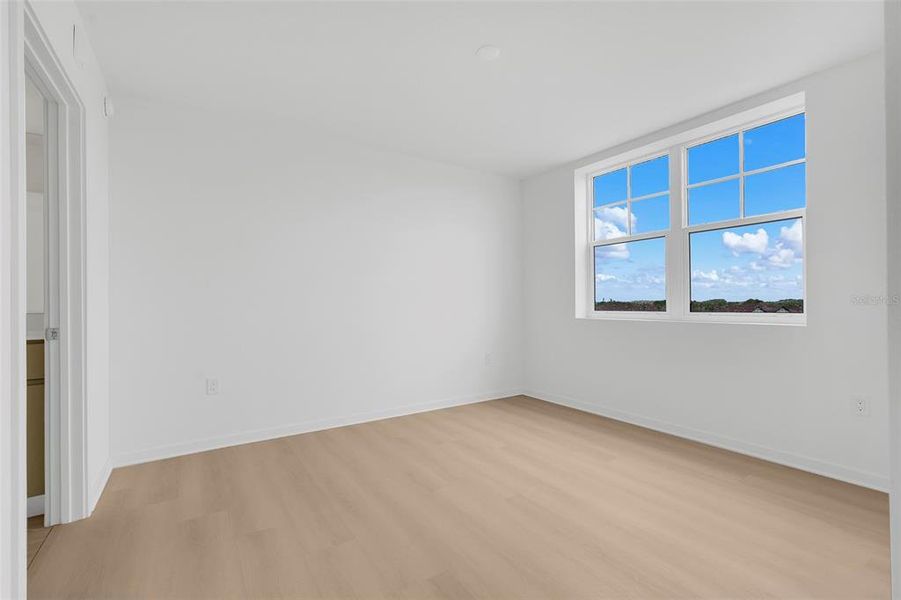 Spacious, unfurnished interior of a new home in , Orlando (Image 15).
