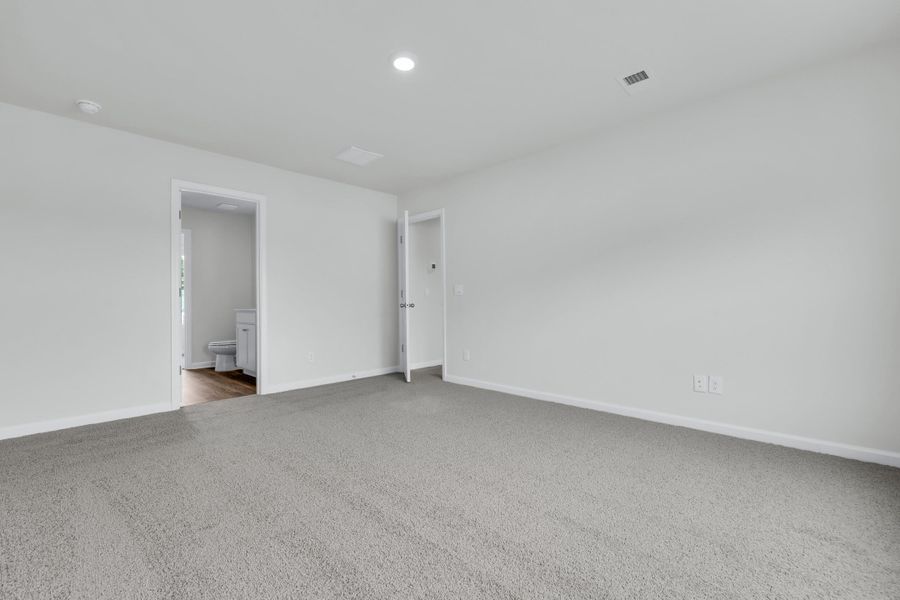 Spacious, unfurnished interior of a new home in Hillcrest, Ravenel (Image 34).
