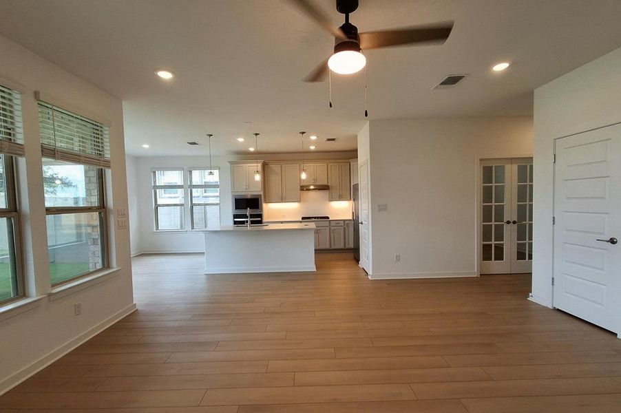 Spacious, unfurnished interior of a new home in Wolf Ranch, Georgetown (Image 29).