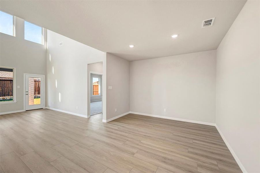 Spacious, unfurnished interior of a new home in Lily Creek at Sutton Fields, Aubrey (Image 35).