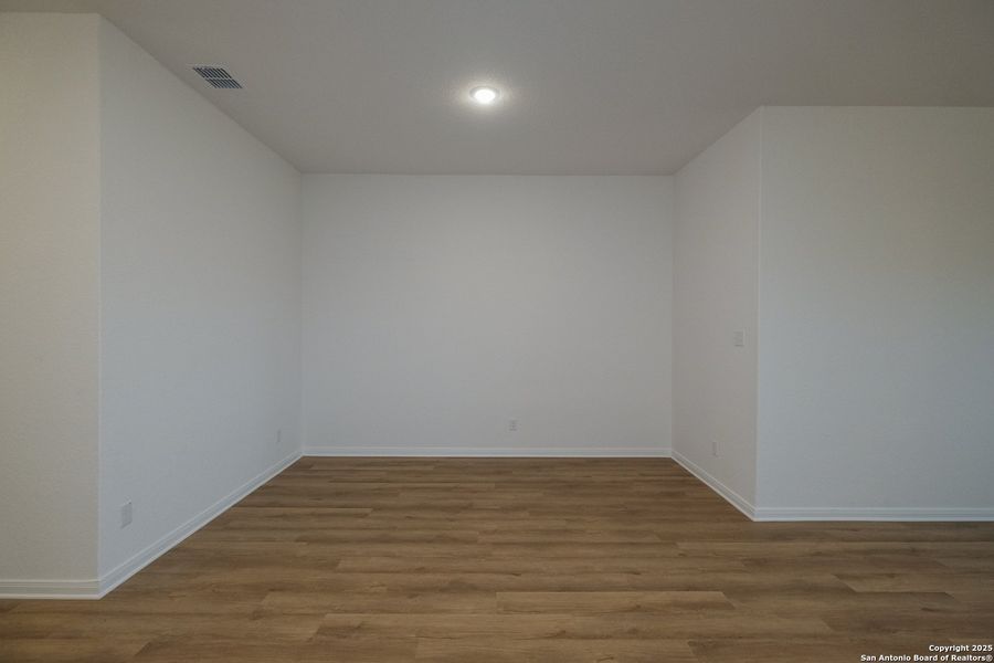 Spacious, unfurnished interior of a new home in Greenspoint Heights, Seguin (Image 13).