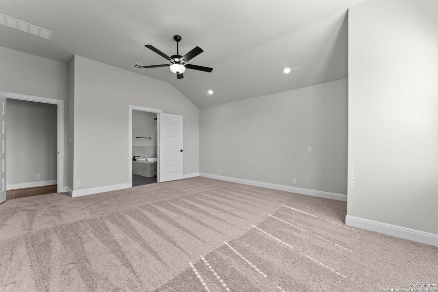 Spacious, unfurnished interior of a new home in Davis Ranch 60', San Antonio (Image 27). Spacious, unfurnished interior of a new home in Davis Ranch 60', San Antonio (Image 27).