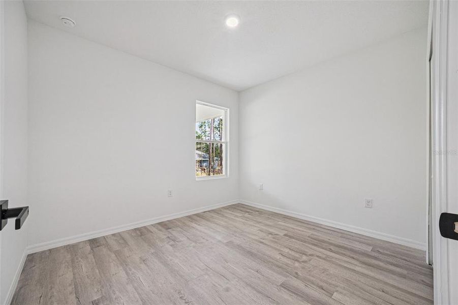 Spacious, unfurnished interior of a new home in , Citrus Springs (Image 16).