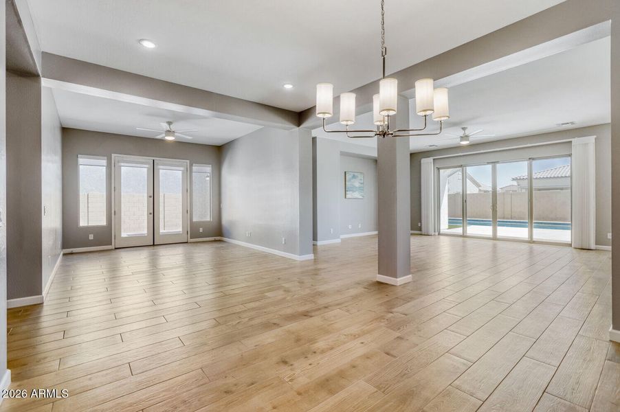 07 Family & Living Room