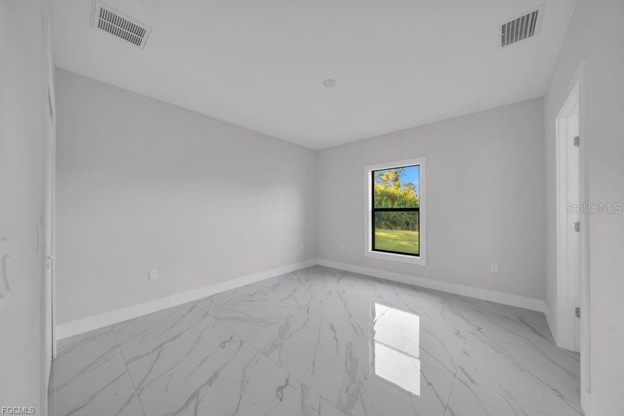 Spacious, unfurnished interior of a new home in , Lehigh Acres (Image 26).