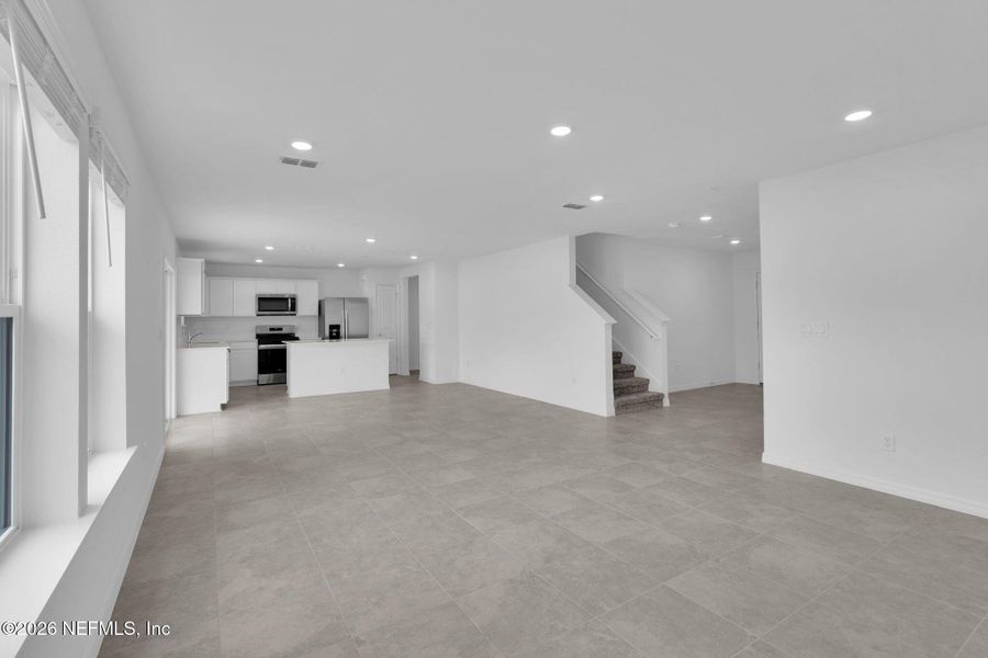 Spacious, unfurnished interior of a new home in Wells Landing, Jacksonville (Image 15).