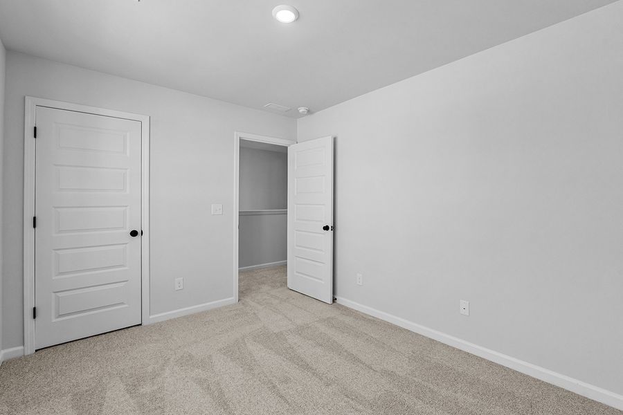 Spacious, unfurnished interior of a new home in Fieldstone, Lexington (Image 42).